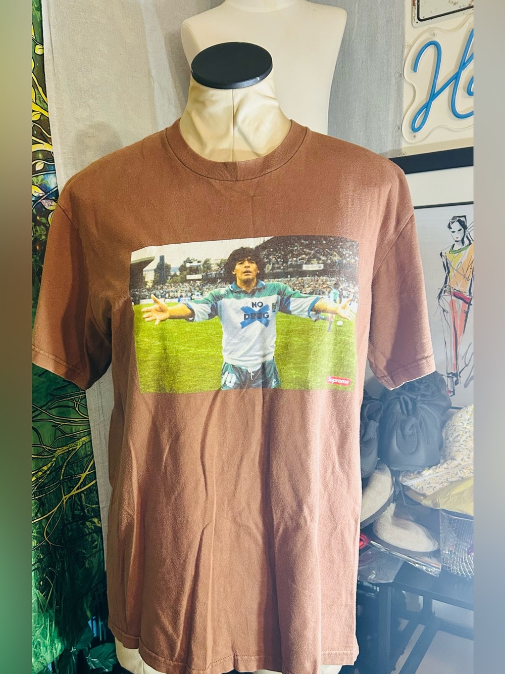 Supreme Maradona Tee Brown Short Sleeve
T-Shirt/Size: M {Pre-Loved}